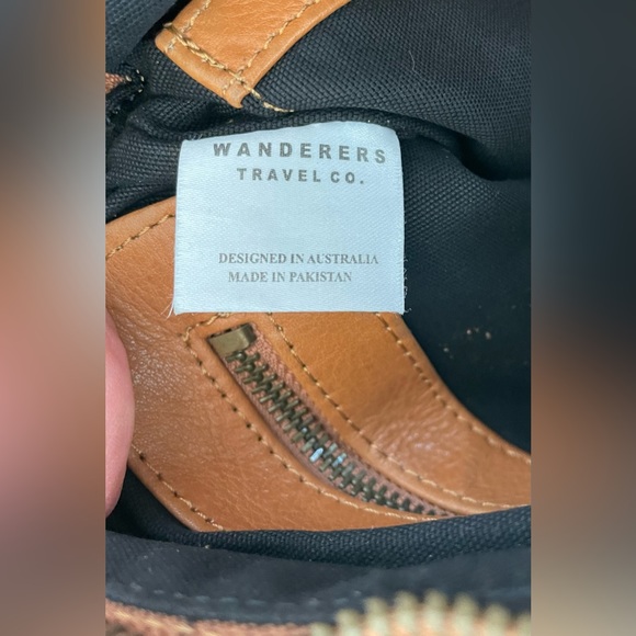 Wanderers Leather Crossbody Wristlet Clutch Tan Brass Hardware Great Pockets EUC - Picture 11 of 15